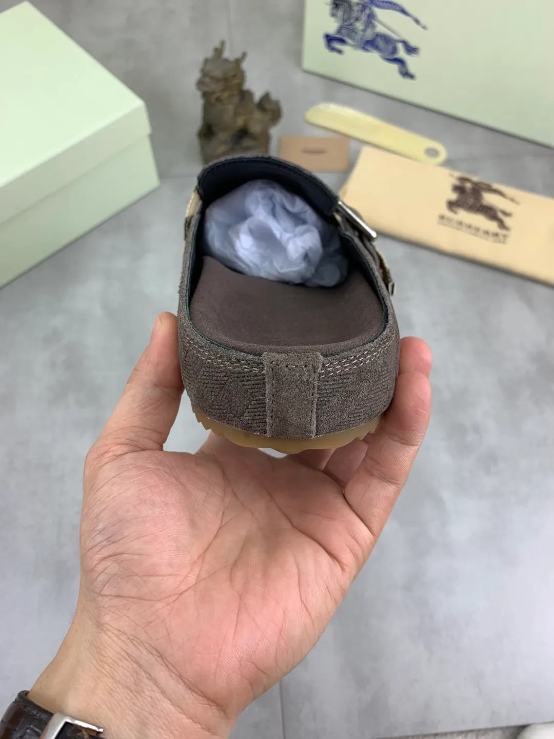 Men's Men's Shoes 💰P620 💰【New Style】Top Version 🆘【Burberry】New Burberry Slippers are on the market with perfect workmanship! 🔥Perfect shape and top quality🙈Non-slip and wear-resistant high-end rubber outsole👣Versatile and comfortable shoes, standard size: 39-45 (38 46 customized) 5️⃣colors available Top-quality packaging